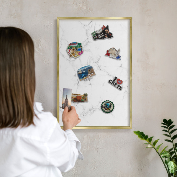 Magneticka tabula na stenu zlatá rama Mramorový vzor