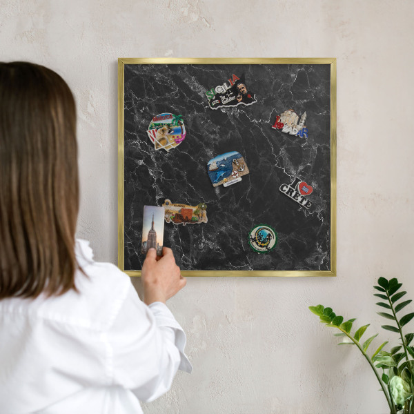Magneticka tabula na stenu zlatá rama Mramorová elegancia