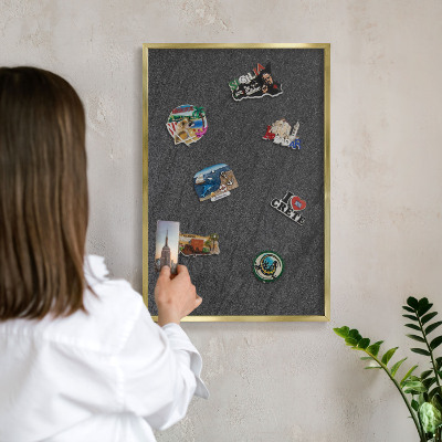 Magneticka tabula na stenu zlatá rama Čierna textúra