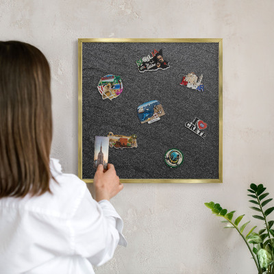 Magneticka tabula na stenu zlatá rama Čierna textúra