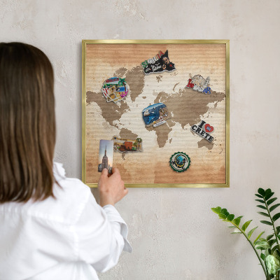 Tabuľa na magnetky z ciest v zlatej rame Mapa sveta