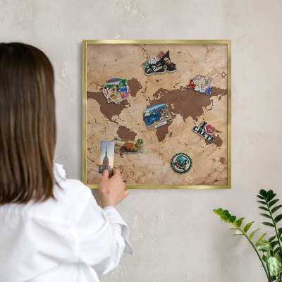 Tabuľa na magnetky z ciest v zlatej rame Mapa sveta