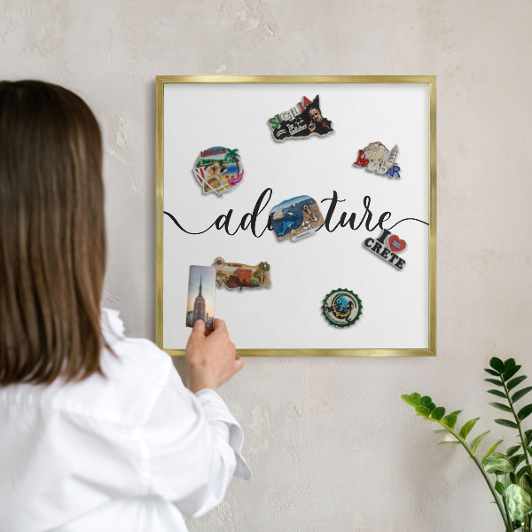 Magneticka tabula na stenu zlatá rama Dobrodružné napísané