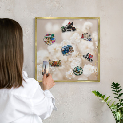 Magneticka tabula na stenu zlatá rama Béžové kvety