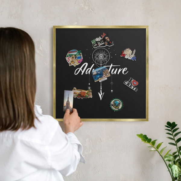 Magneticka tabula na stenu zlatá rama Dobrodružstvo čaká