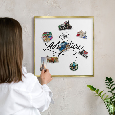 Tabuľa na magnetky z ciest v zlatej rame Typografické dobrodružstvo
