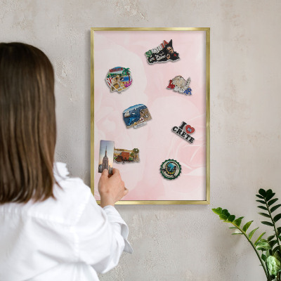 Magneticka tabula na stenu zlatá rama Jemná ružová
