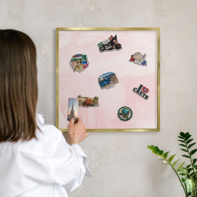 Magneticka tabula na stenu zlatá rama Jemná ružová