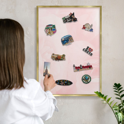 Magneticka tabula na stenu zlatá rama Jemná ružová