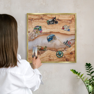 Magneticka tabula na stenu zlatá rama Drevená elegancia