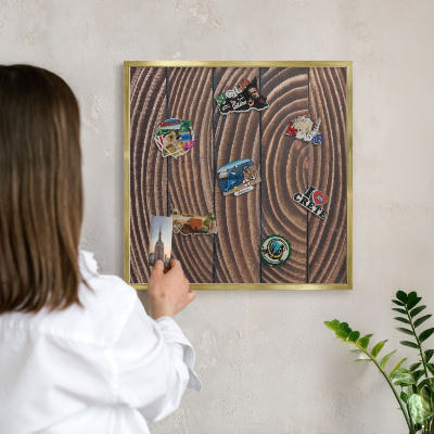 Magneticka tabula na stenu zlatá rama Drevená konštrukcia