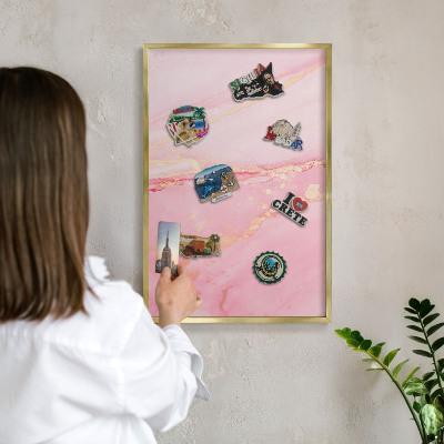 Magneticka tabula na stenu zlatá rama Ružová elegancia