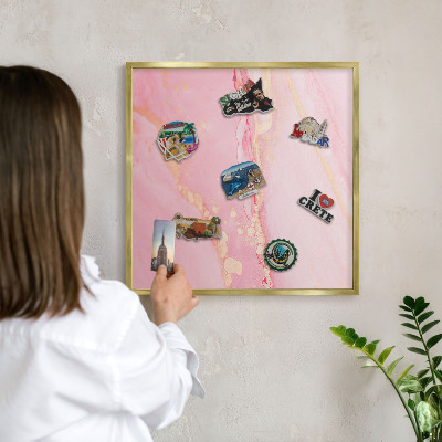 Magneticka tabula na stenu zlatá rama Ružová elegancia