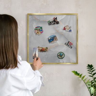 Magneticka tabula na stenu zlatá rama Sivé žily