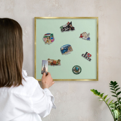 Magneticka tabula na stenu zlatá rama Mätovo zelená