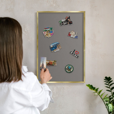 Magneticka tabula na stenu zlatá rama Tmavosivá