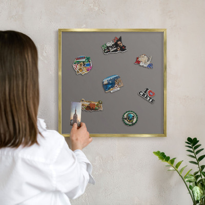 Magneticka tabula na stenu zlatá rama Tmavosivá