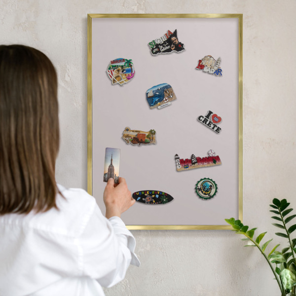 Magneticka tabula na stenu zlatá rama Popolavo sivá