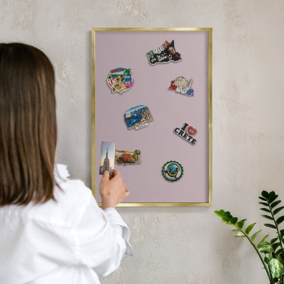 Magneticka tabula na stenu zlatá rama Pastelovo fialová