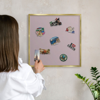 Magneticka tabula na stenu zlatá rama Pastelovo fialová