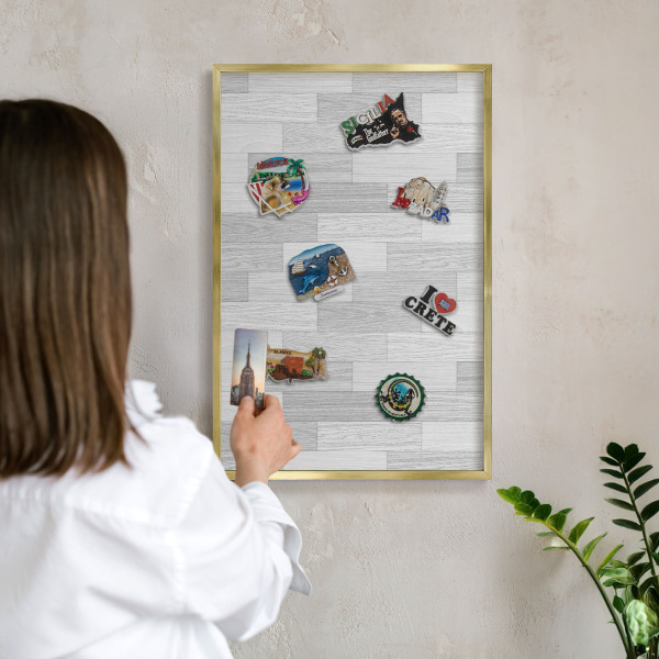 Magneticka tabula na stenu zlatá rama Drevená textúra
