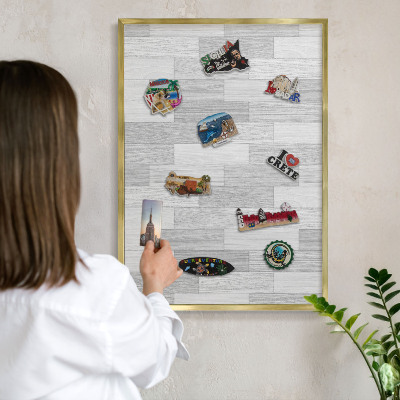 Magneticka tabula na stenu zlatá rama Drevená textúra