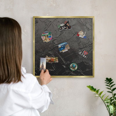 Magneticka tabula na stenu zlatá rama Textúrovaná čierna