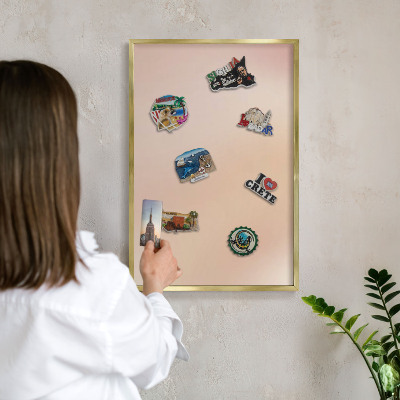 Magneticka tabula na stenu zlatá rama Jemná béžová