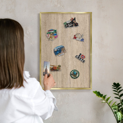 Magneticka tabula na stenu zlatá rama Drevené pozadie