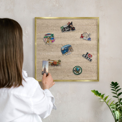 Magneticka tabula na stenu zlatá rama Drevené pozadie