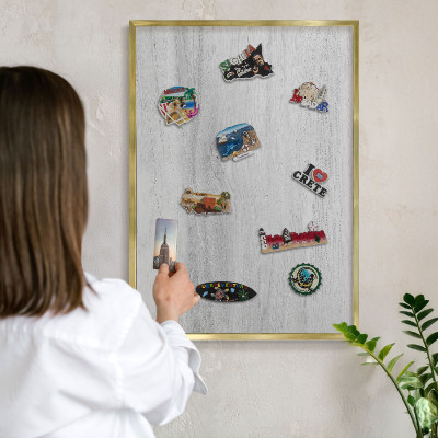 Magneticka tabula na stenu zlatá rama Drevená konštrukcia