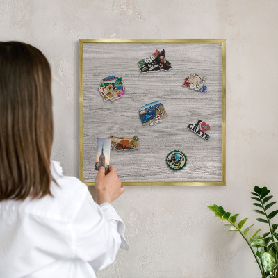 Magneticka tabula na stenu zlatá rama Drevená textúra