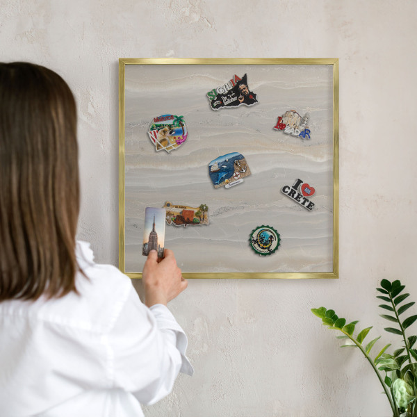 Magneticka tabula na stenu zlatá rama Mramorová textúra