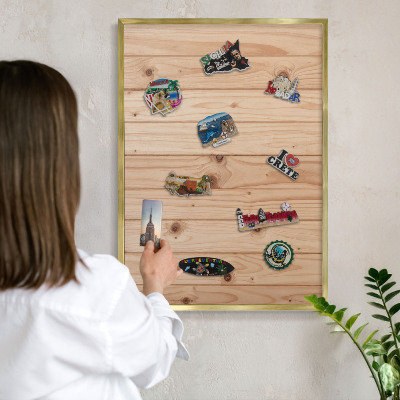 Magneticka tabula na stenu zlatá rama Drevený vzor