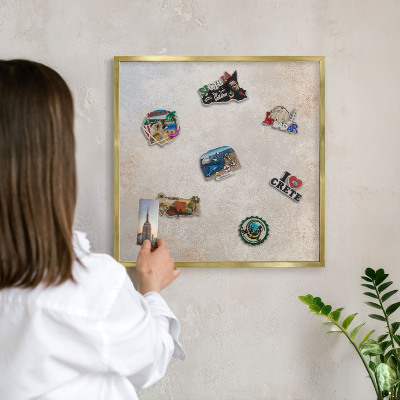 Magneticka tabula na stenu zlatá rama Neutrálne pozadie