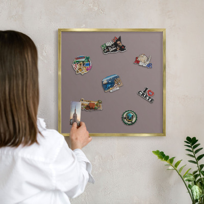 Magneticka tabula na stenu zlatá rama Popolavo hnedá