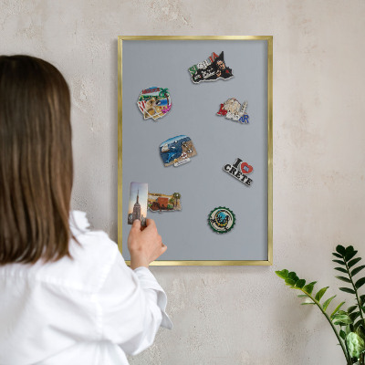 Magneticka tabula na stenu zlatá rama Jemná sivá