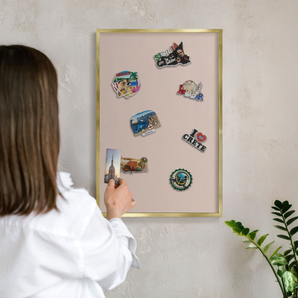 Magneticka tabula na stenu zlatá rama Béžovo ružová