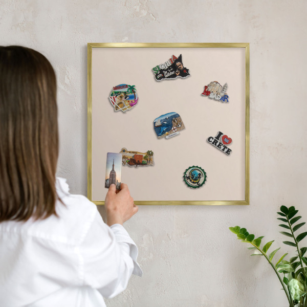 Magneticka tabula na stenu zlatá rama Teplá béžová