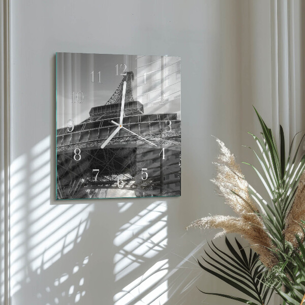 Štvorcové hodiny Eiffelova veža v Paríži