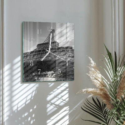 Štvorcové hodiny Eiffelova veža v Paríži