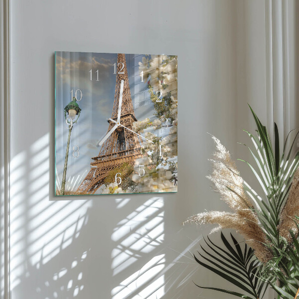 Štvorcové hodiny Eiffelova veža v Paríži