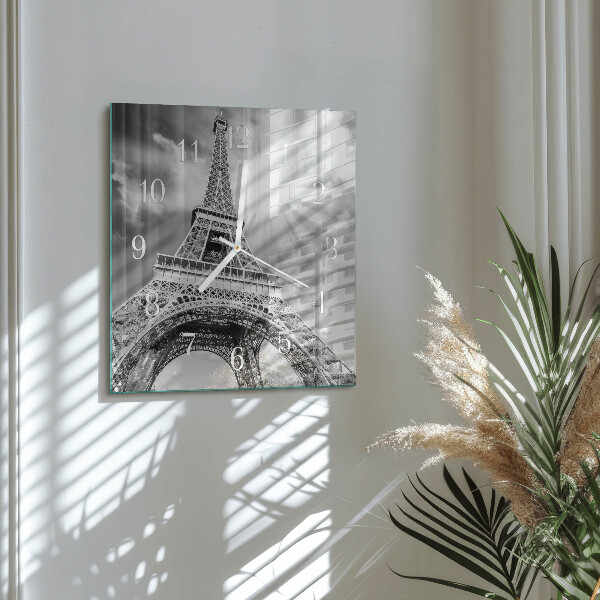 Štvorcové hodiny Eiffelova veža v Paríži