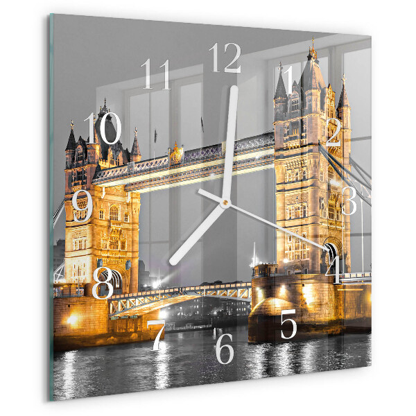 Štvorcové hodiny Tower Bridge