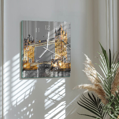 Štvorcové hodiny Tower Bridge