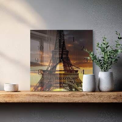 Štvorcové hodiny Eiffelova veža v Paríži
