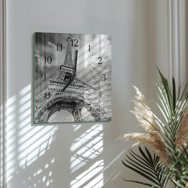 Štvorcové hodiny Eiffelova veža v Paríži