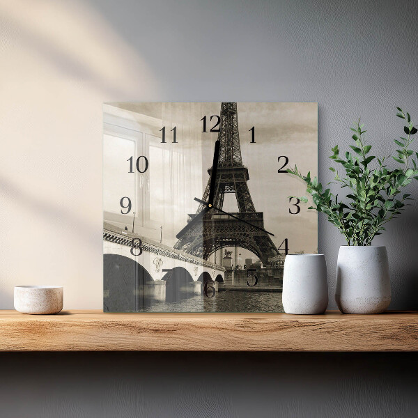 Štvorcové hodiny Paríž