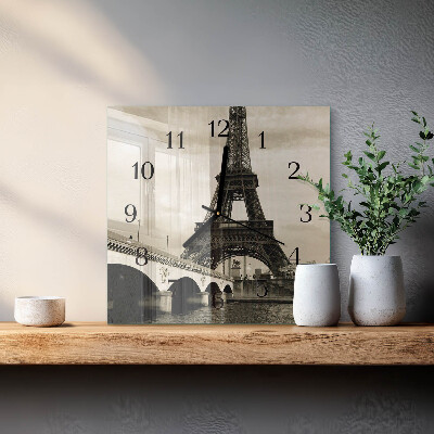 Štvorcové hodiny Paríž