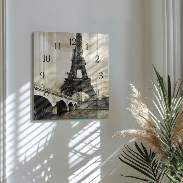 Štvorcové hodiny Paríž